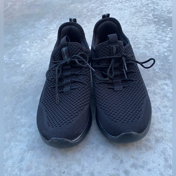 Levi’s Women’s Black Athletic Shoes - Picture 1 of 8